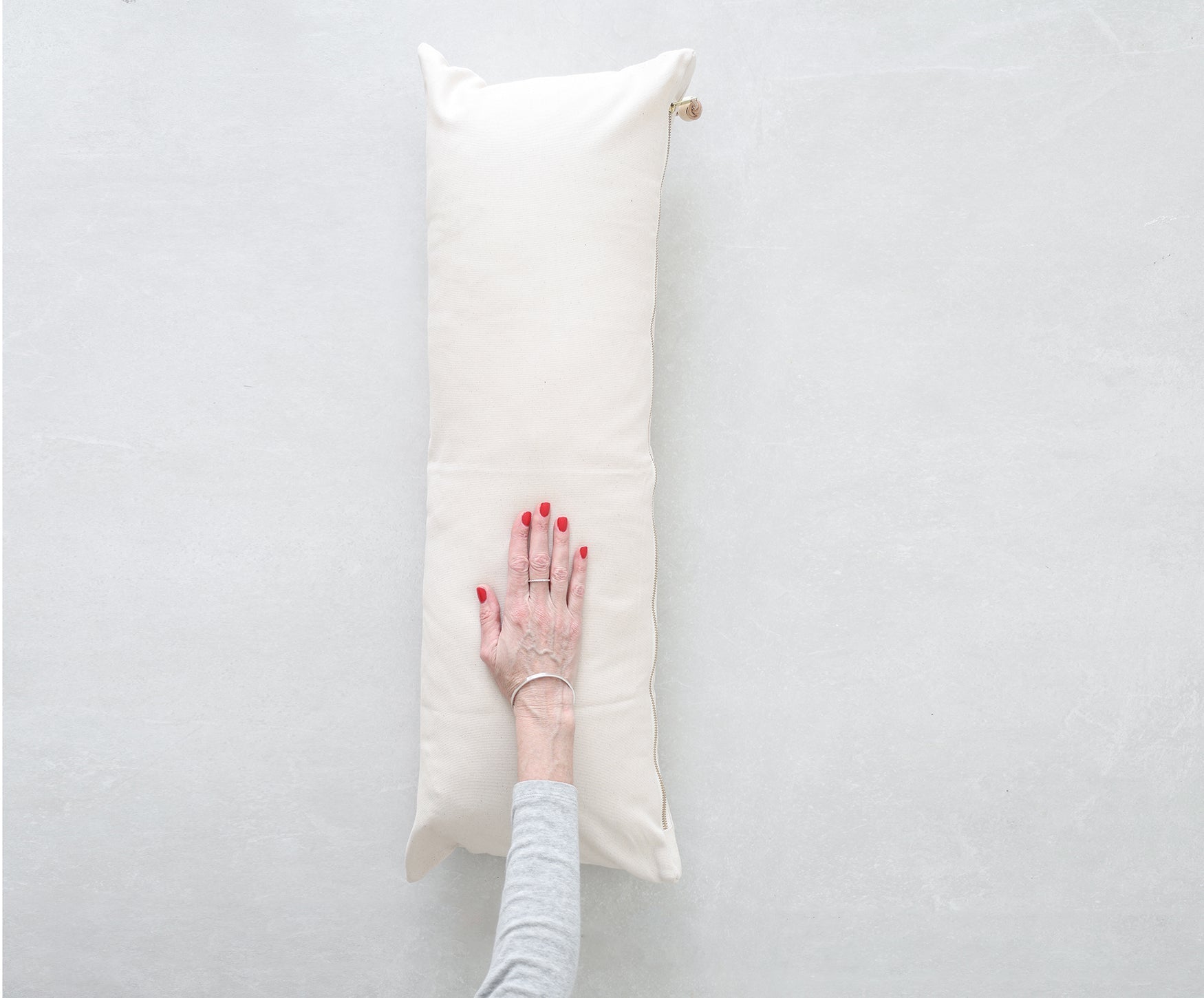 Short body outlet pillow